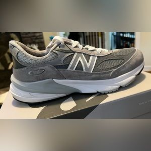 New Balance - Men’s 990v6